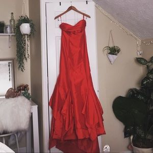 Size 10 never worn prom dress perfect condition